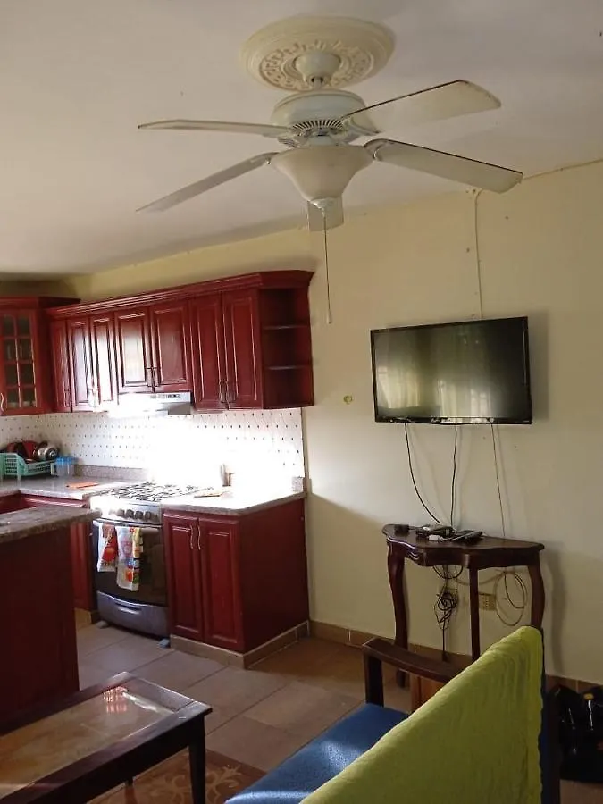 Villa Con Piscina En Los Jardines Boca Chica 0*,